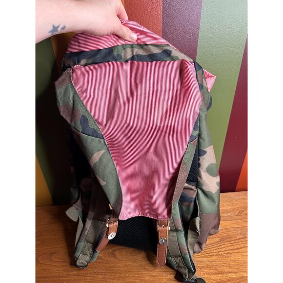 Hershel little America laptop backpack woodland camo camping - used condition - Picture 8 of 9